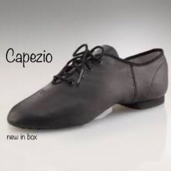 Capezio classics work/play/dance/ninja/couch potato - soft sleek sexy Oxfords - Picture 1 of 10